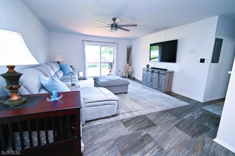 Property listing MLS 4047059 photo 3