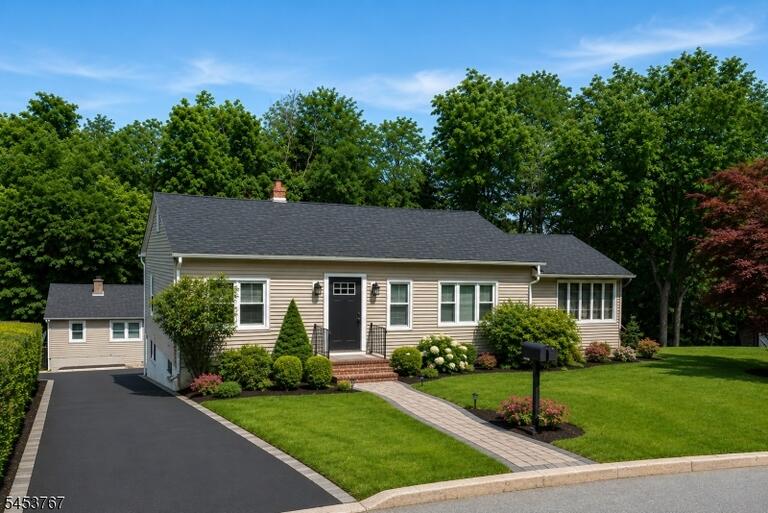 Property listing MLS 4047091 photo 2