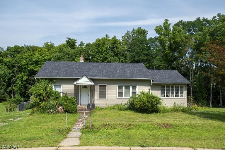 Property listing MLS 4047091 photo 3