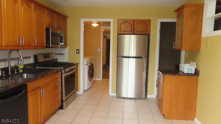 Property listing MLS 4047108 photo 2