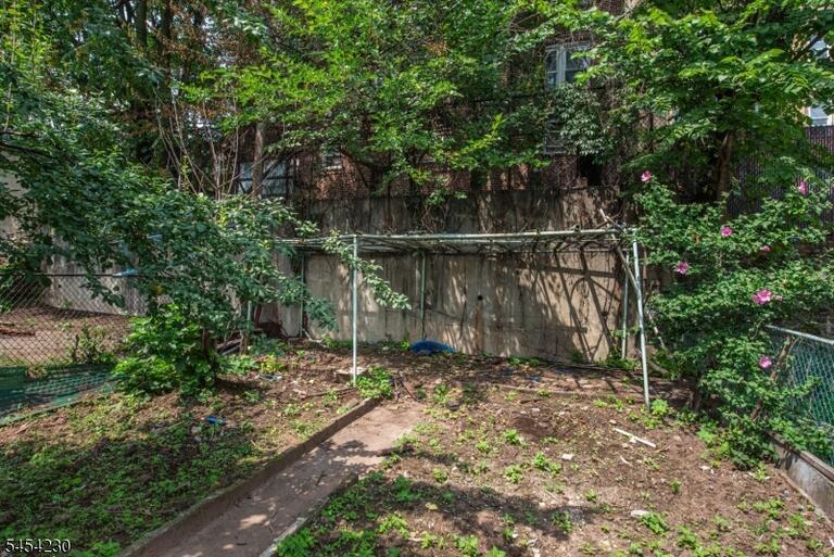 Property listing MLS 4047221 photo 3