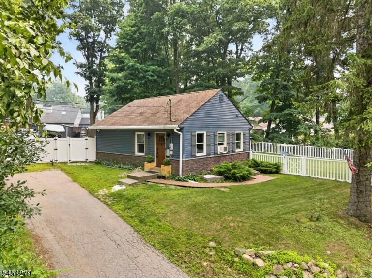 Property listing MLS 4047232 photo 1