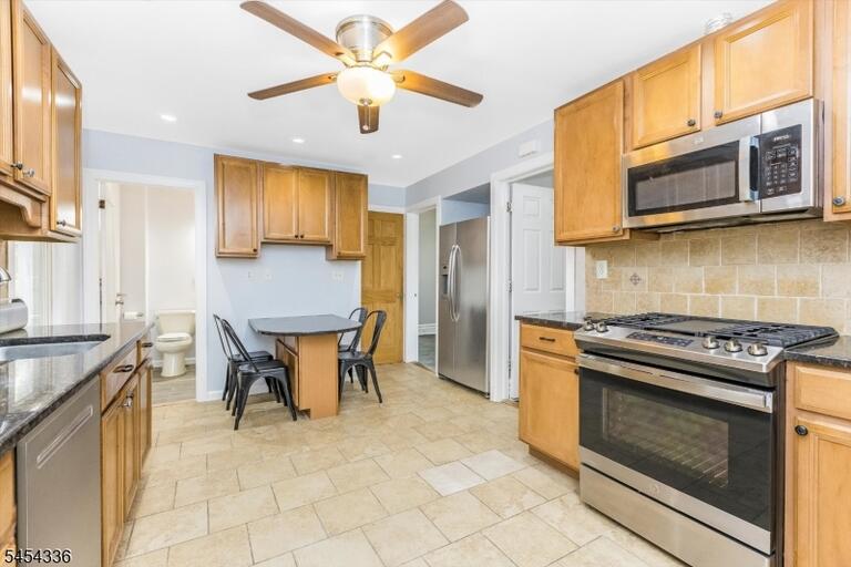 Property listing MLS 4047253 photo 10