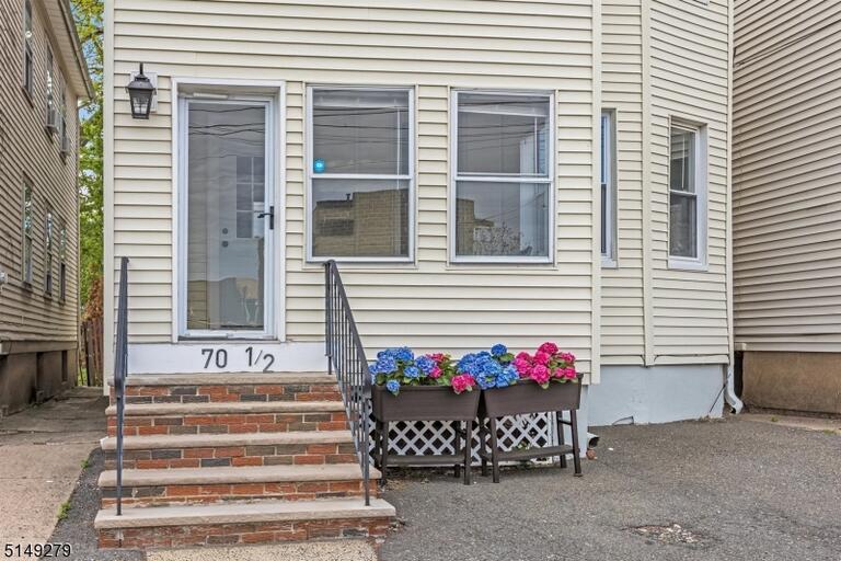 Property listing MLS 4047253 photo 3