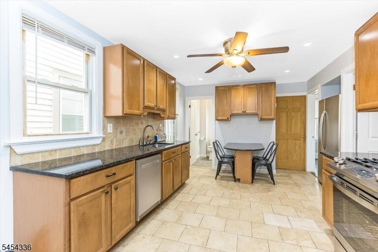 Property listing MLS 4047253 photo 9
