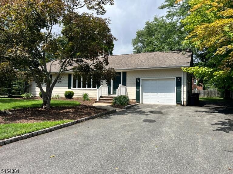 Property listing MLS 4047304 photo 2