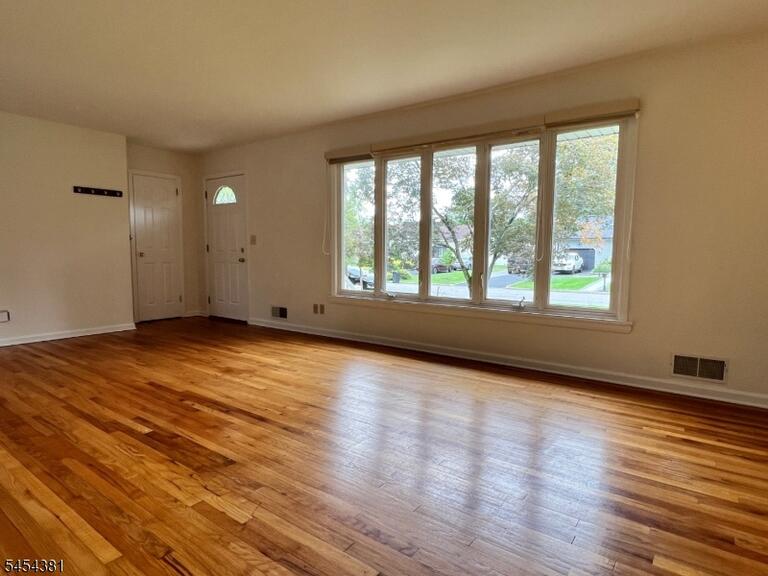 Property listing MLS 4047304 photo 3