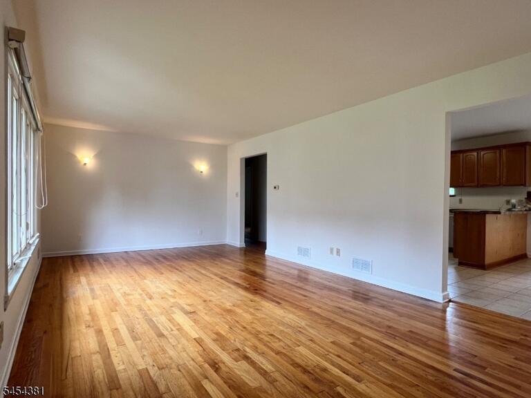 Property listing MLS 4047304 photo 4