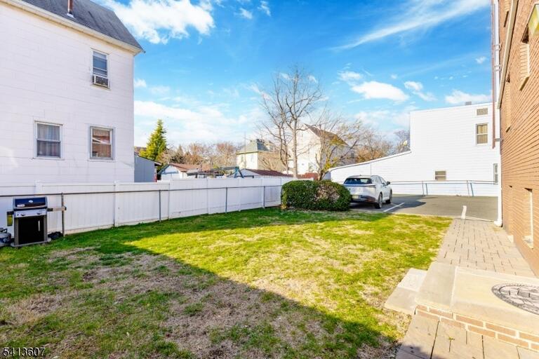 Property listing MLS 4047330 photo 4