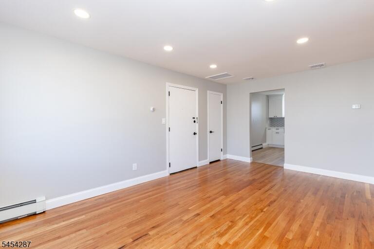 Property listing MLS 4047330 photo 8
