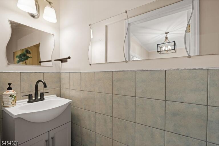 Property listing MLS 4047400 photo 4