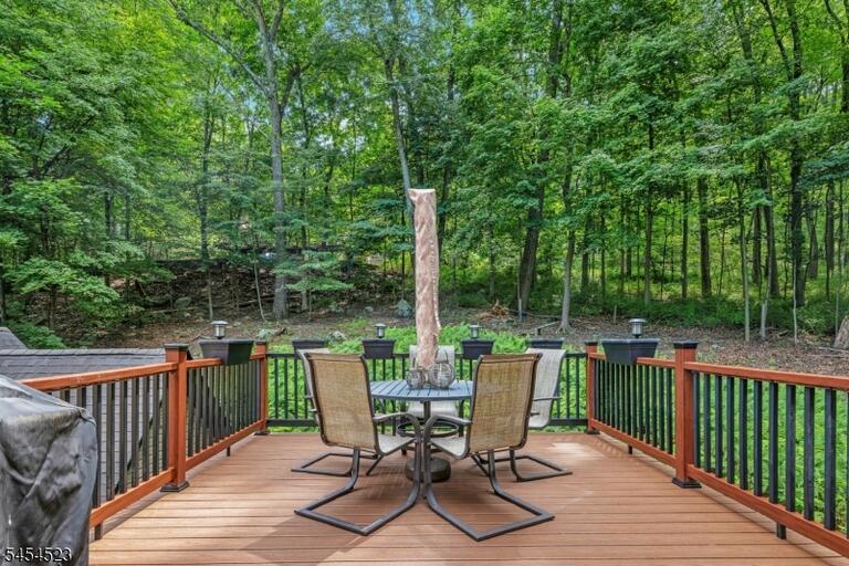 Property listing MLS 4047411 photo 2