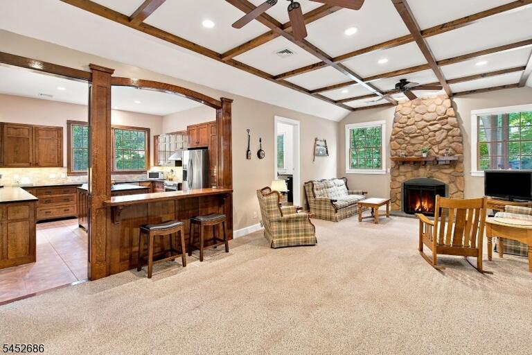 Property listing MLS 4047421 photo 8