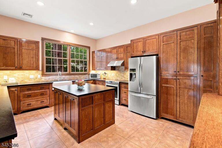 Property listing MLS 4047421 photo 9