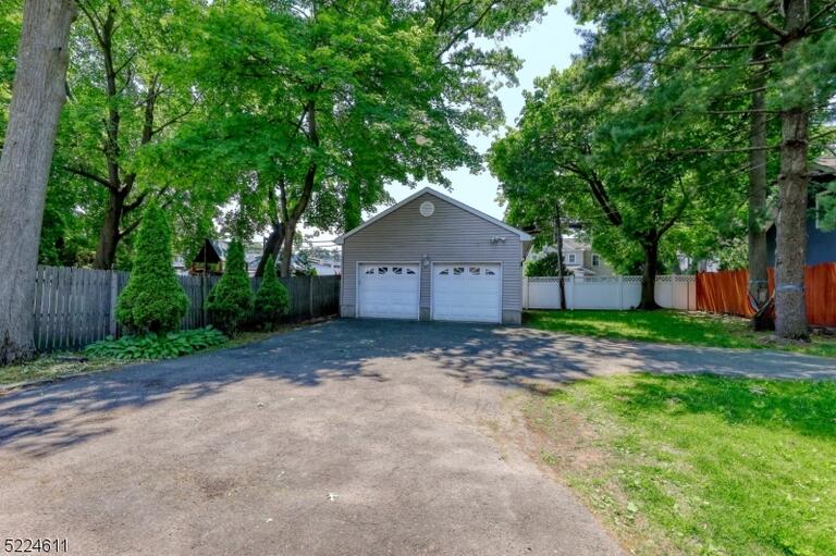 Property listing MLS 4047499 photo 38