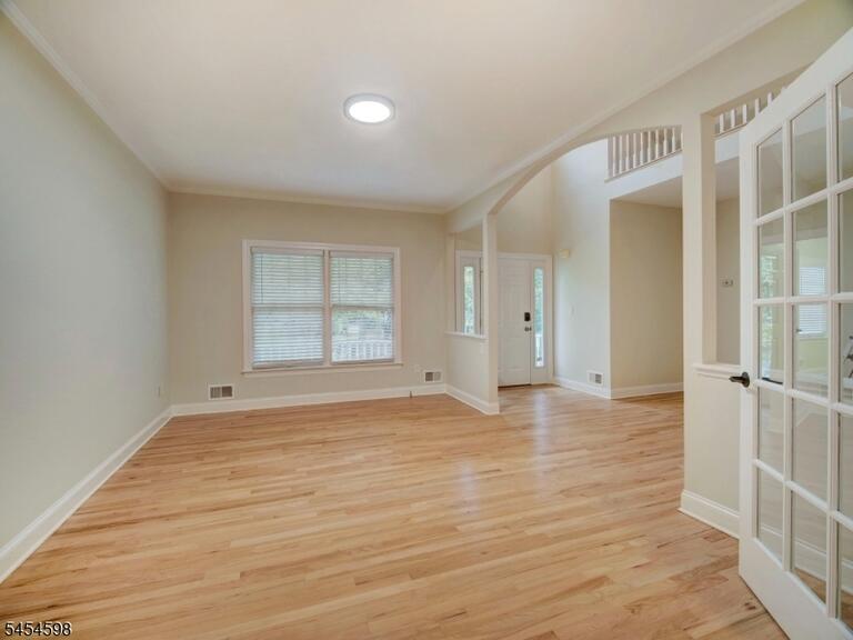 Property listing MLS 4047499 photo 5