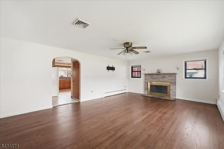 Property listing MLS 4047551 photo 2