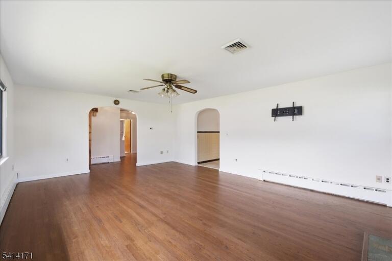 Property listing MLS 4047551 photo 3