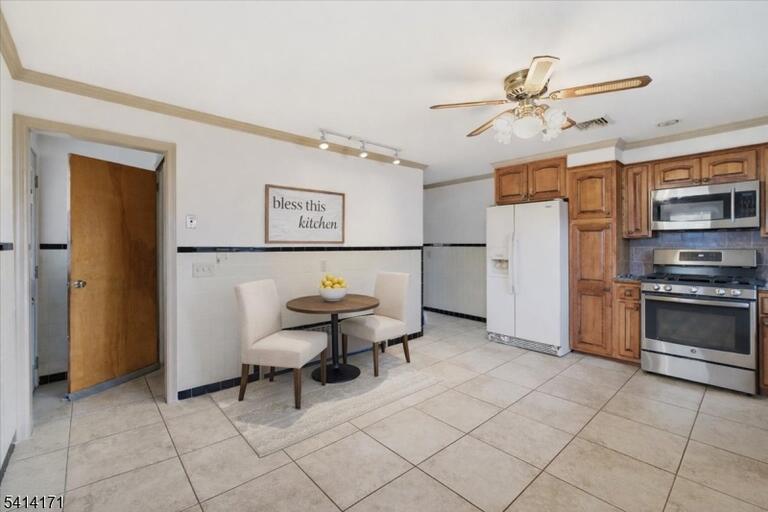 Property listing MLS 4047551 photo 5