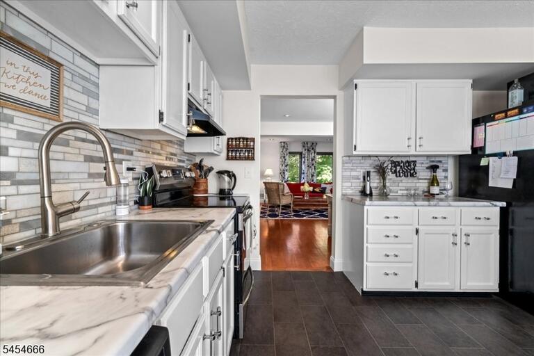 Property listing MLS 4047555 photo 11