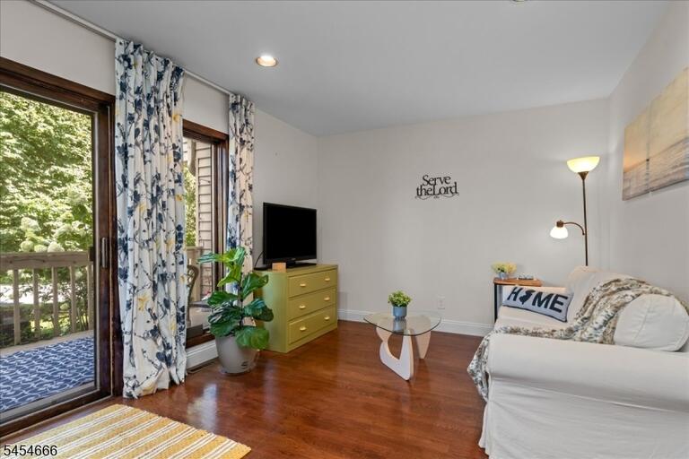 Property listing MLS 4047555 photo 16