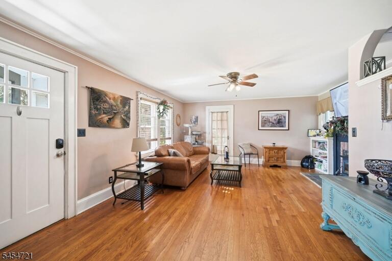 Property listing MLS 4047583 photo 3