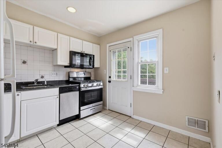 Property listing MLS 4047693 photo 11