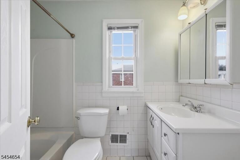 Property listing MLS 4047693 photo 18