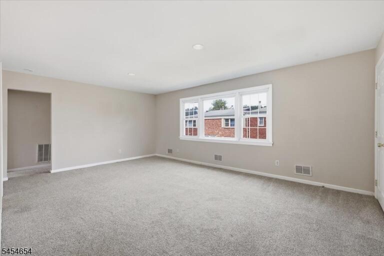 Property listing MLS 4047693 photo 5