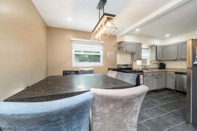 Property listing MLS 4047711 photo 9