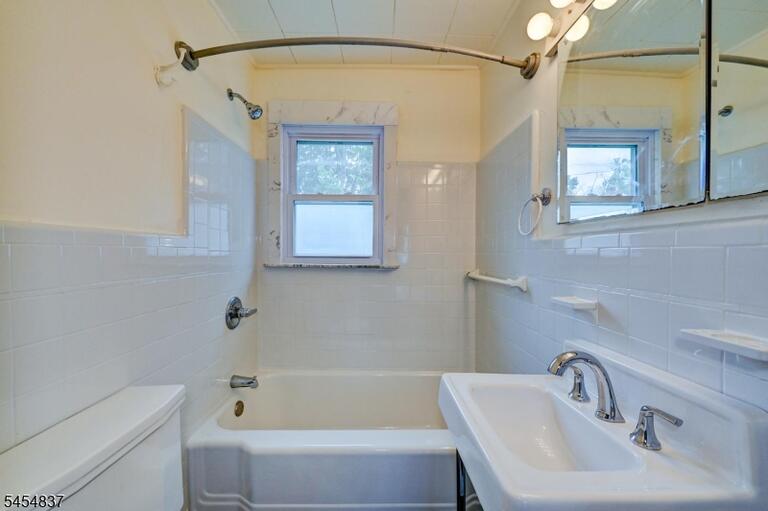 Property listing MLS 4047743 photo 8