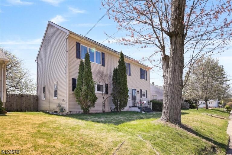 Property listing MLS 4047759 photo 3