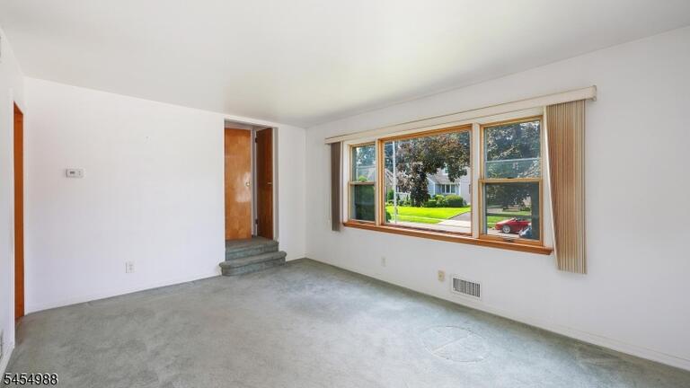Property listing MLS 4047843 photo 5