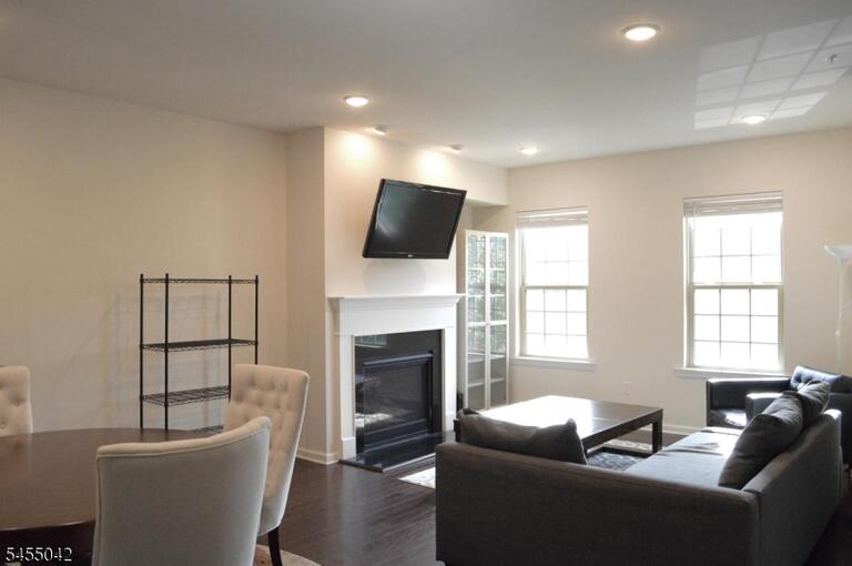 Property listing MLS 4047861 photo 5