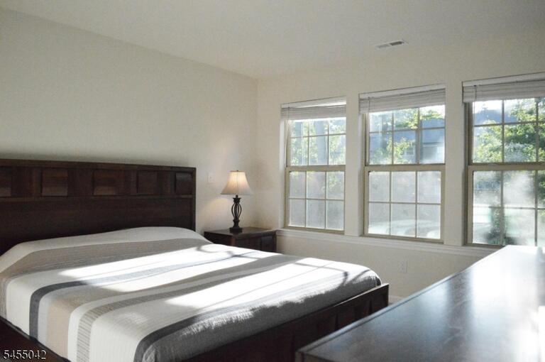 Property listing MLS 4047861 photo 9