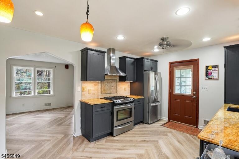 Property listing MLS 4047870 photo 4