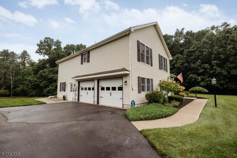 Property listing MLS 4047881 photo 3