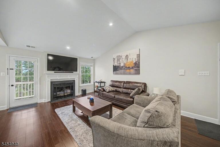 Property listing MLS 4047909 photo 1