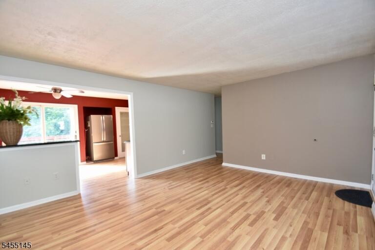Property listing MLS 4047973 photo 2