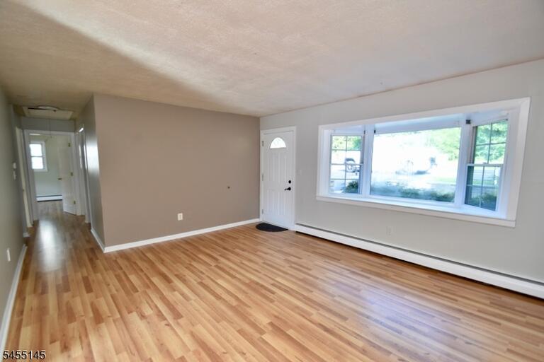 Property listing MLS 4047973 photo 3