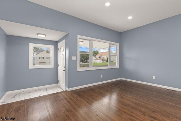 Property listing MLS 4047978 photo 4