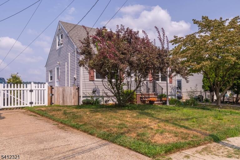 Property listing MLS 4047985 photo 3