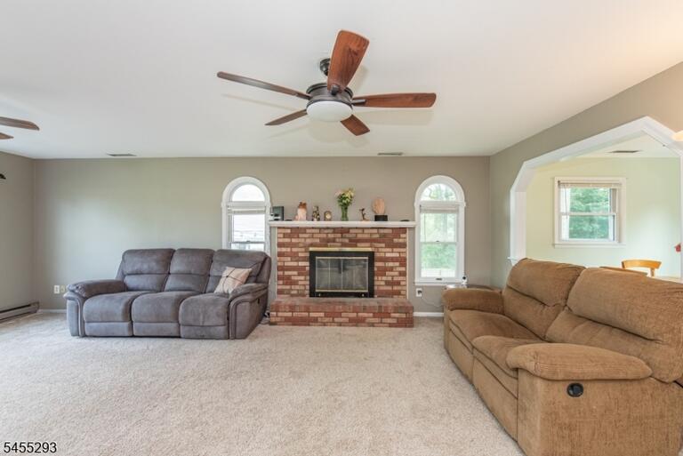 Property listing MLS 4048099 photo 2