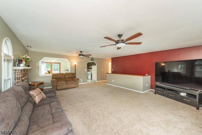 Property listing MLS 4048099 photo 9