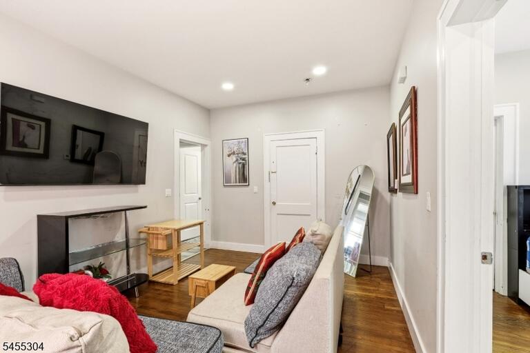 Property listing MLS 4048104 photo 13