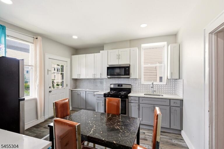 Property listing MLS 4048104 photo 23