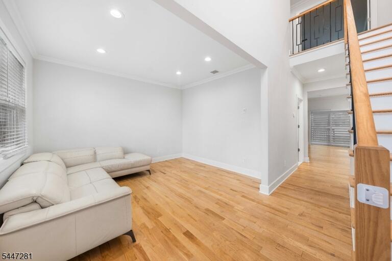 Property listing MLS 4048182 photo 3
