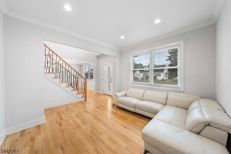 Property listing MLS 4048182 photo 4