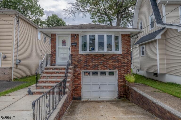 Property listing MLS 4048250 photo 2