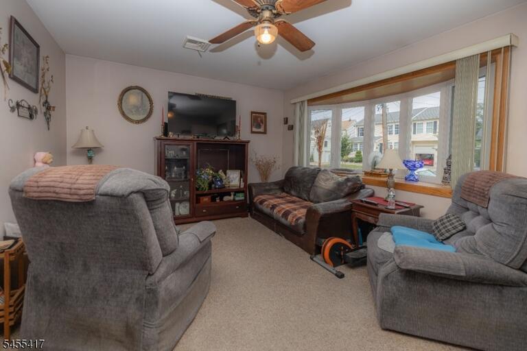 Property listing MLS 4048250 photo 4